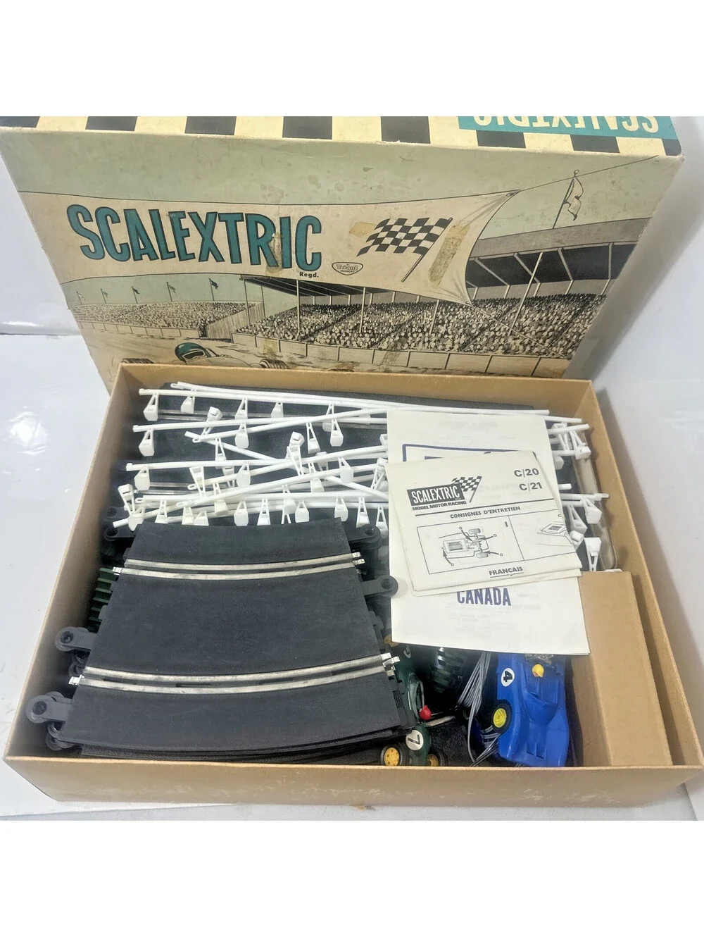 Vintage 1970 Tri-ang Scalextric C20 Dart C21 Cougar Slot Car Set Canada RUNS